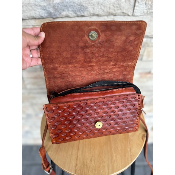 Hand Tooled Leather Crossbody Bag: Mexican Artesanal Purse - Picture 4 of 6